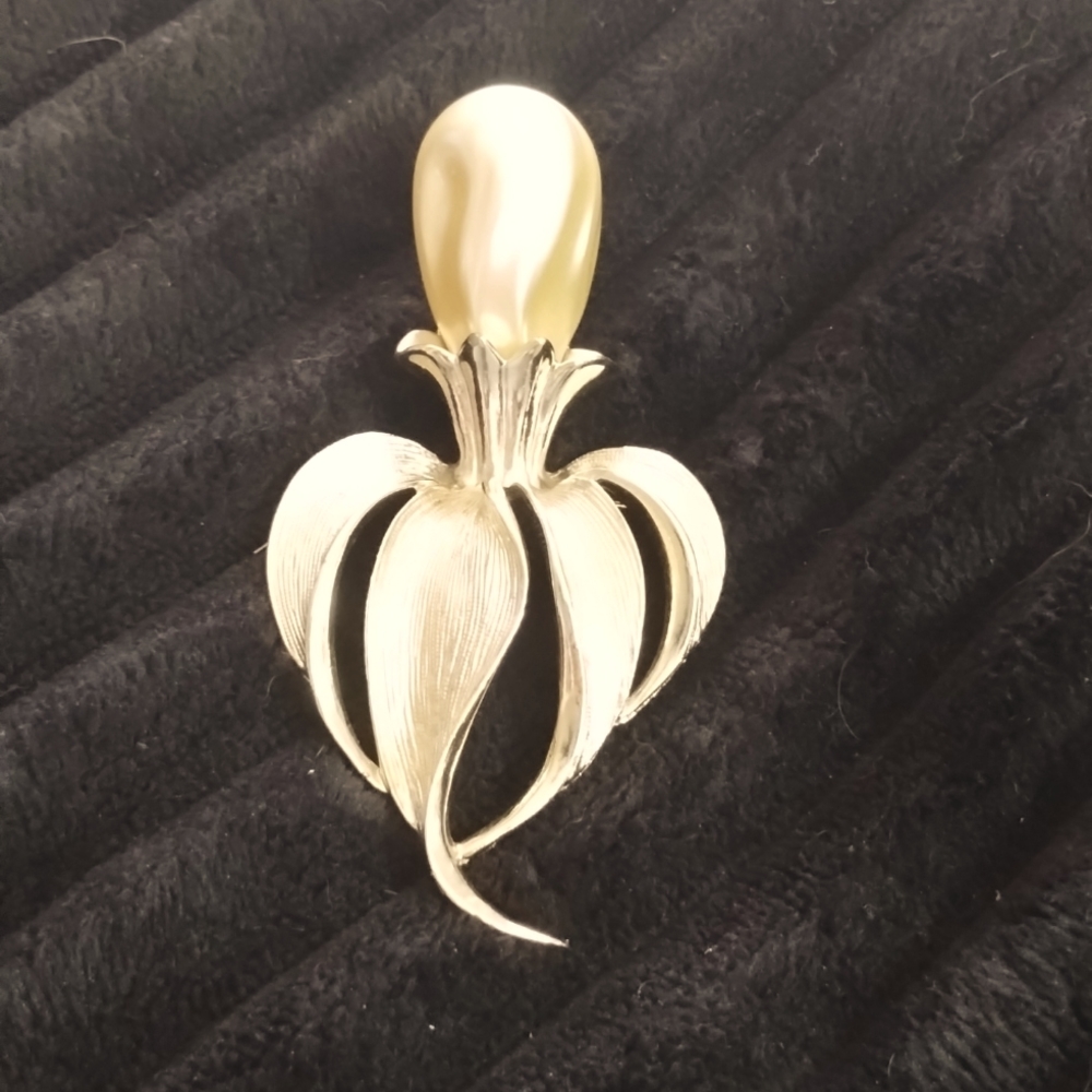 Brooch